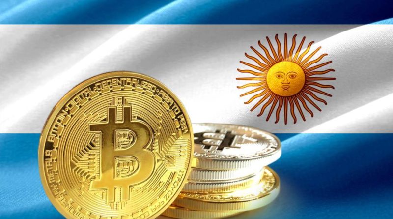 Pila de monedas de Bitcoin con la Bandera Argentina de fondo