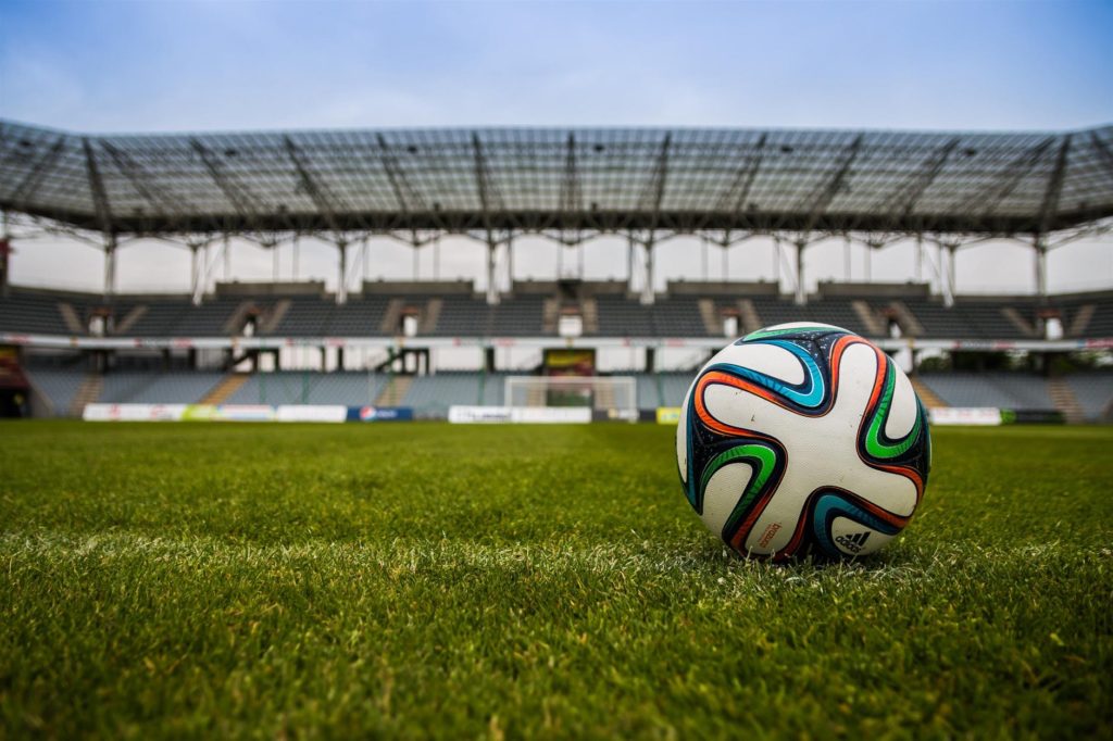 Pelota en Estadio de Fútbol